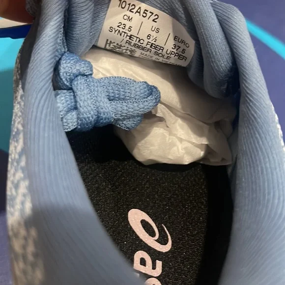 ASICS - Picture 3 of 6